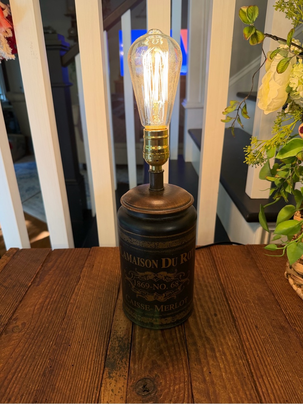 Vintage-Style Black Metal Table Lamp with Edison Bulb